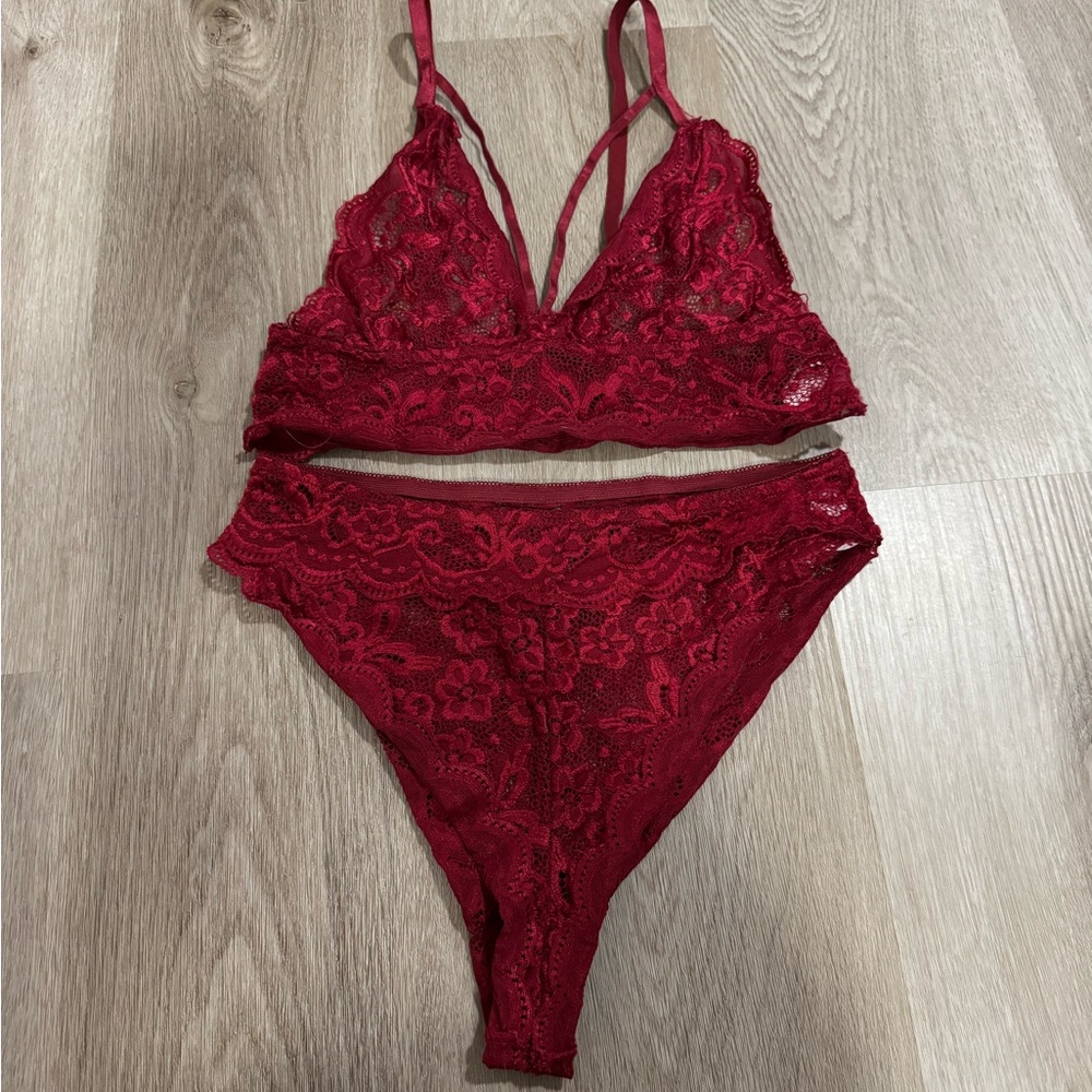 Red Lace Lingerie Set Women’s Small 2 Piece Bralette High Waisted Panty NWOT